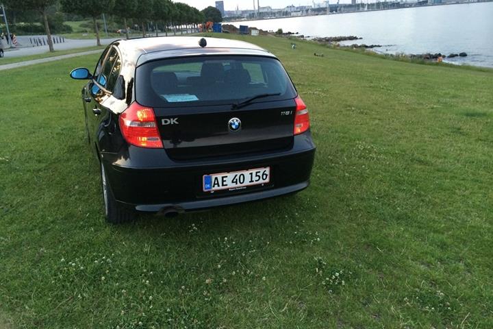 Sort BMW 114 fra 2008