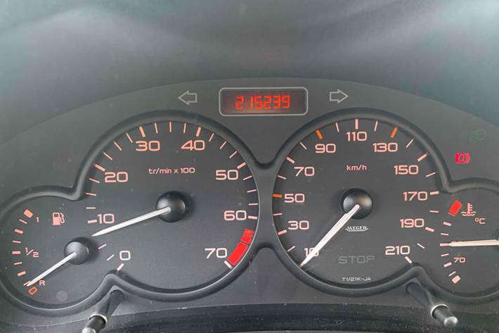 Blå Peugeot 206 fra 2001