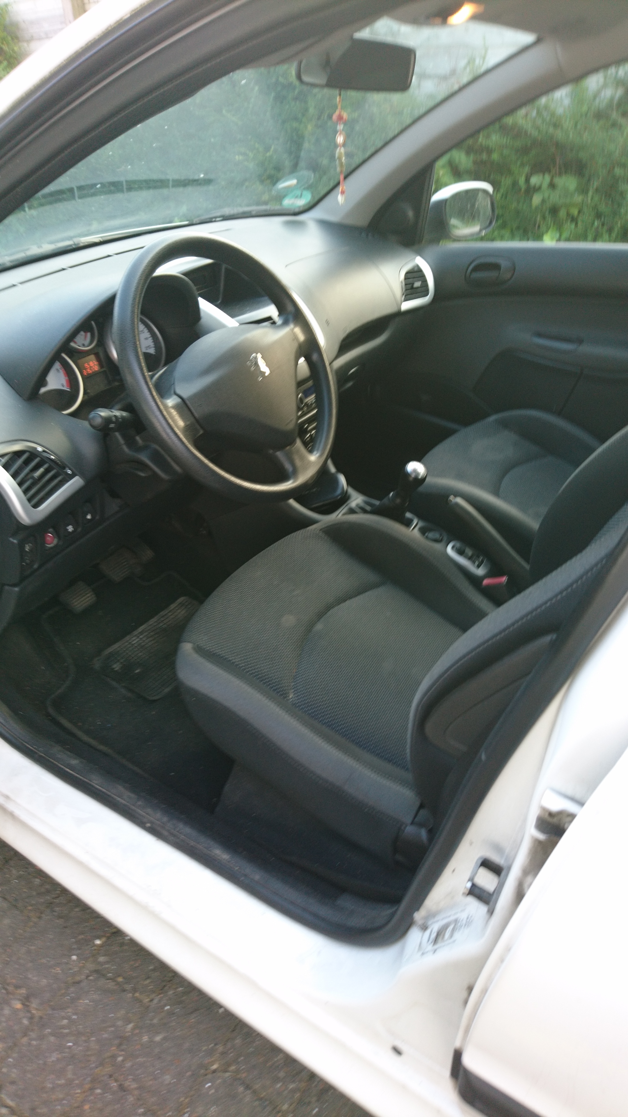 Hvid Peugeot 206 fra 2011
