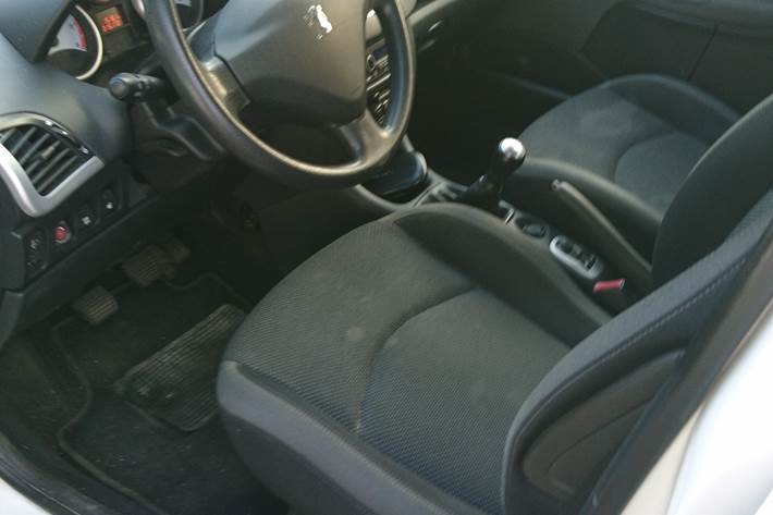 Hvid Peugeot 206 fra 2011