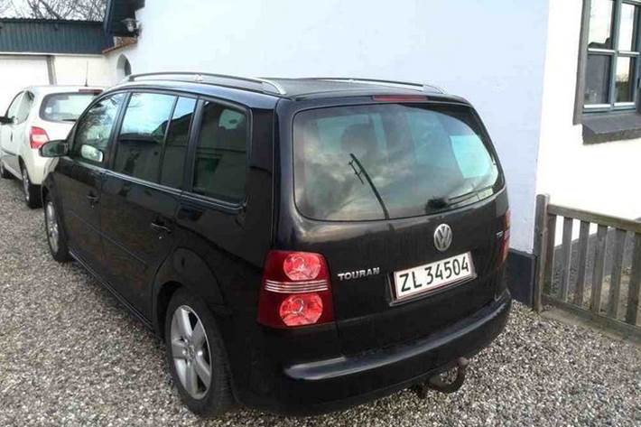 Sort VW Touran fra 2006