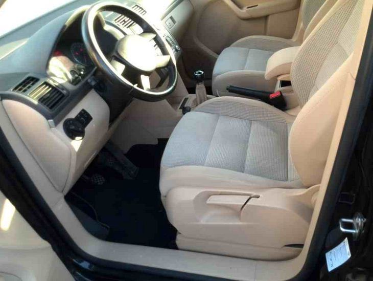 Sort VW Touran fra 2006