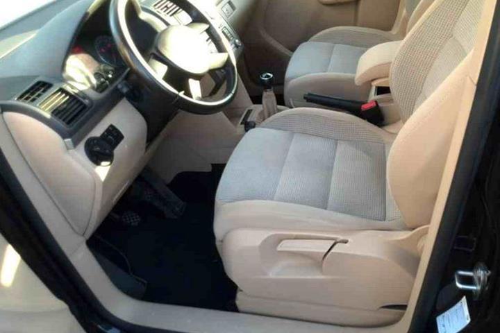 Sort VW Touran fra 2006