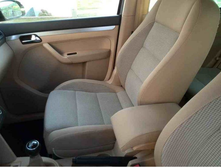 Sort VW Touran fra 2006