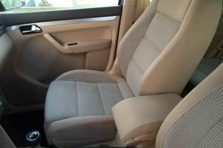 Sort VW Touran fra 2006