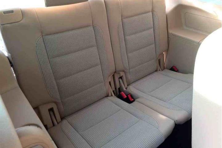 Sort VW Touran fra 2006