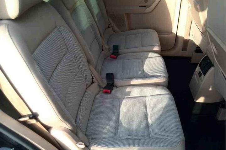 Sort VW Touran fra 2006