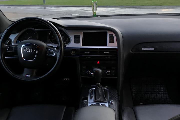 Grå Audi A6 fra 2010