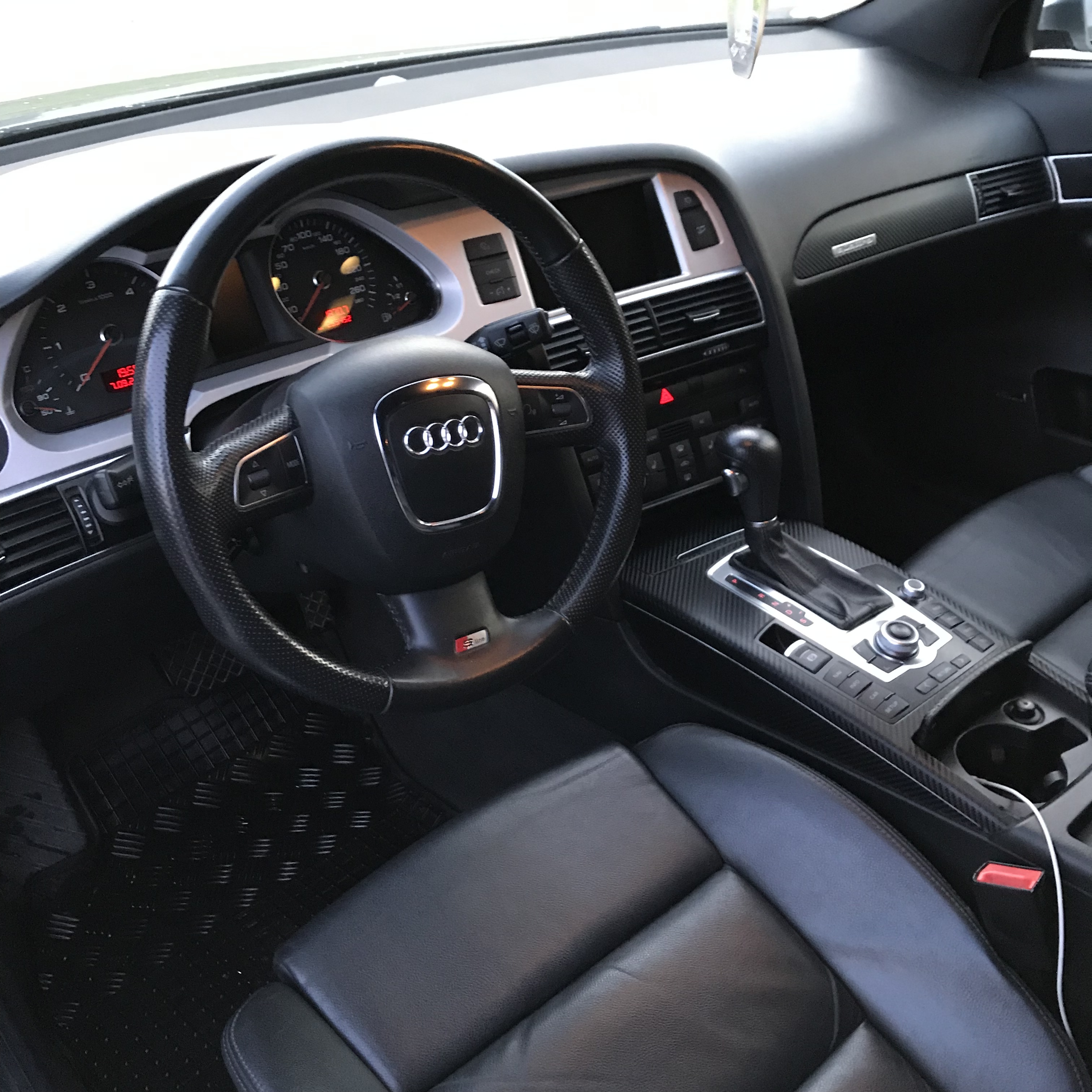 Grå Audi A6 fra 2010