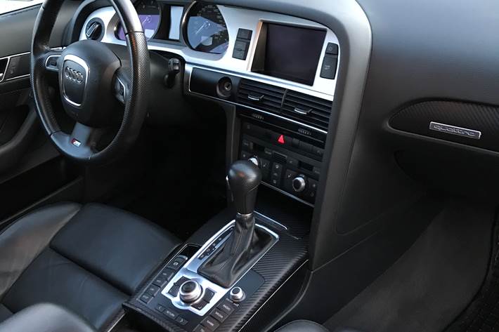 Grå Audi A6 fra 2010