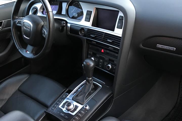 Grå Audi A6 fra 2010