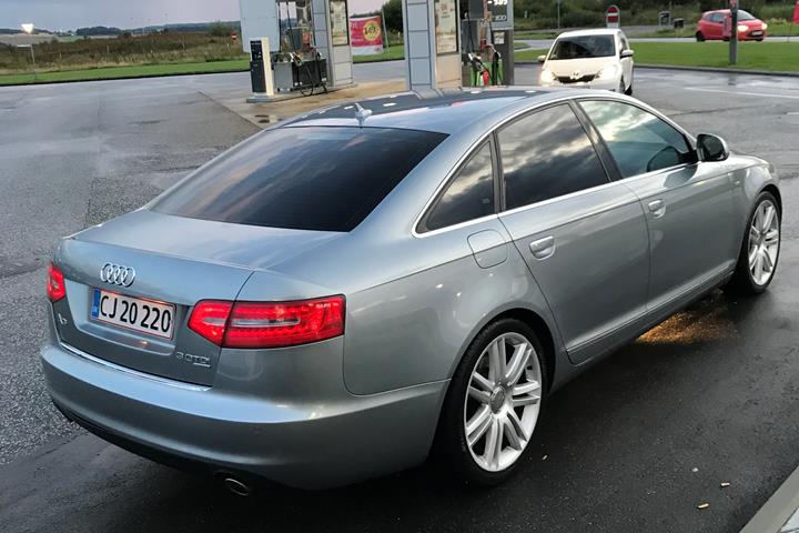Grå Audi A6 fra 2010