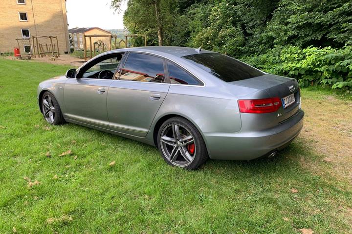 Grå Audi A6 fra 2010