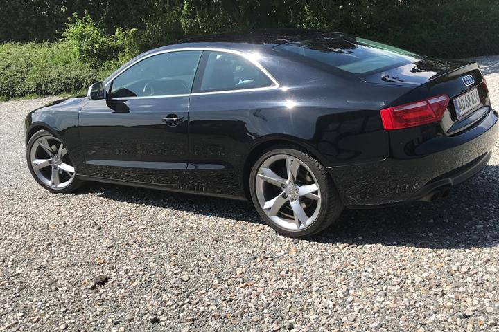 Sort Audi A5 fra 2008