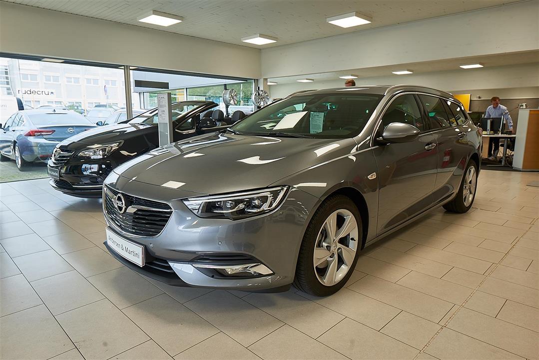 Grå Opel Insignia fra 2019