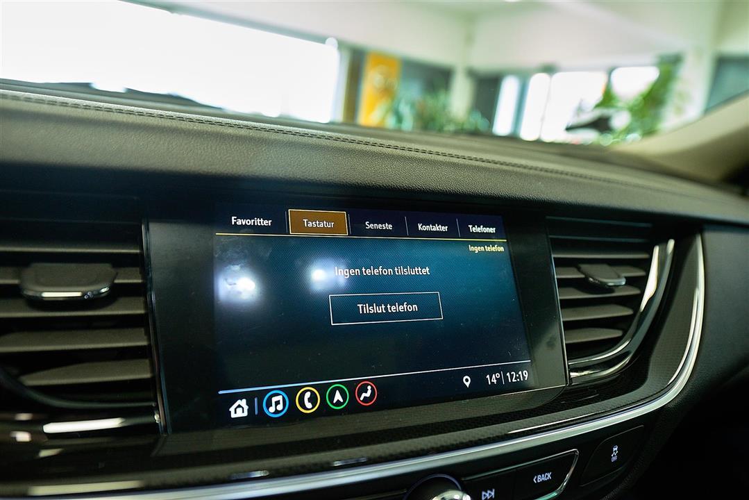 Grå Opel Insignia fra 2019