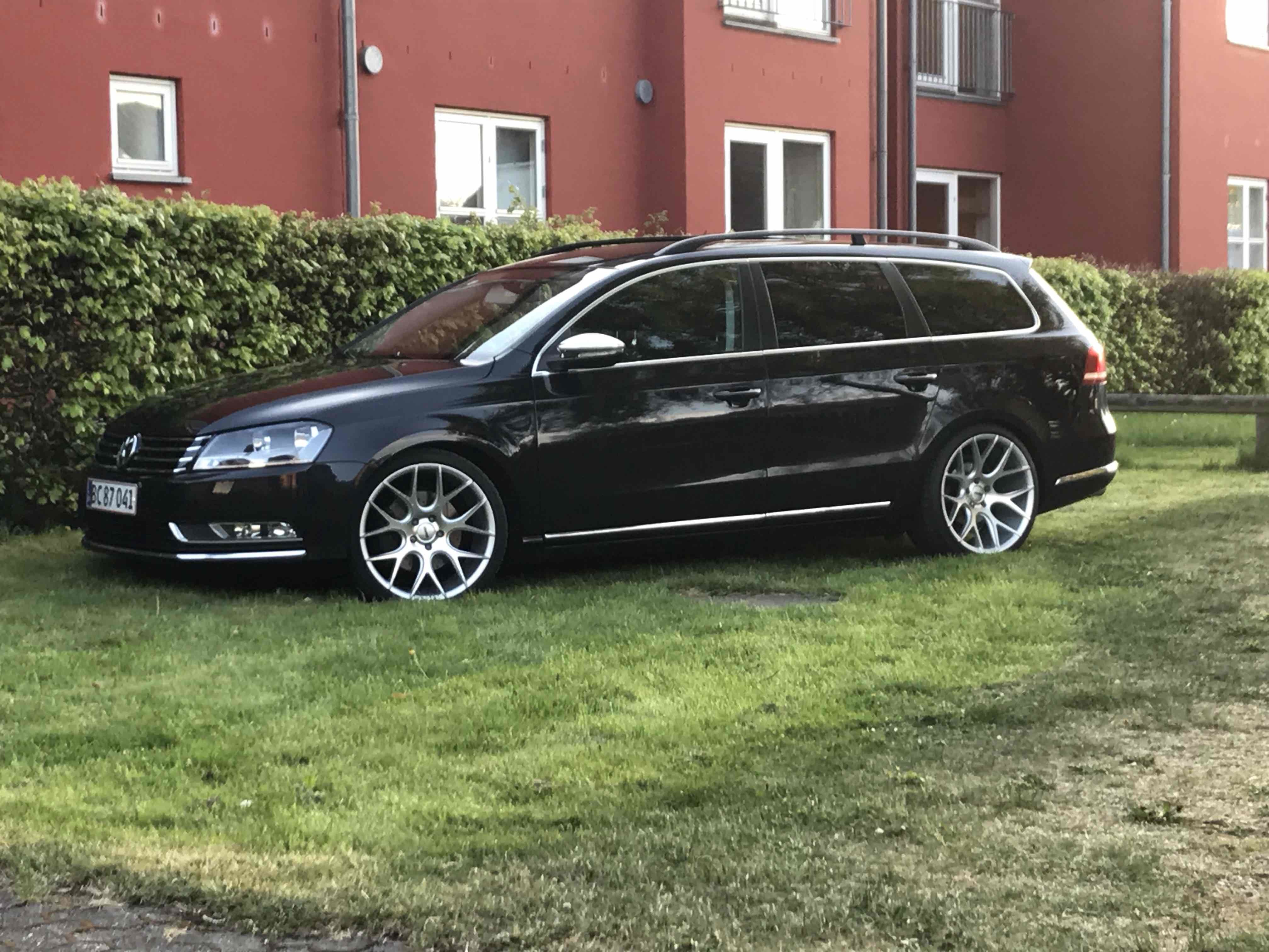 Sort VW Passat fra 2010