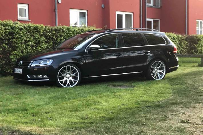 Sort VW Passat fra 2010