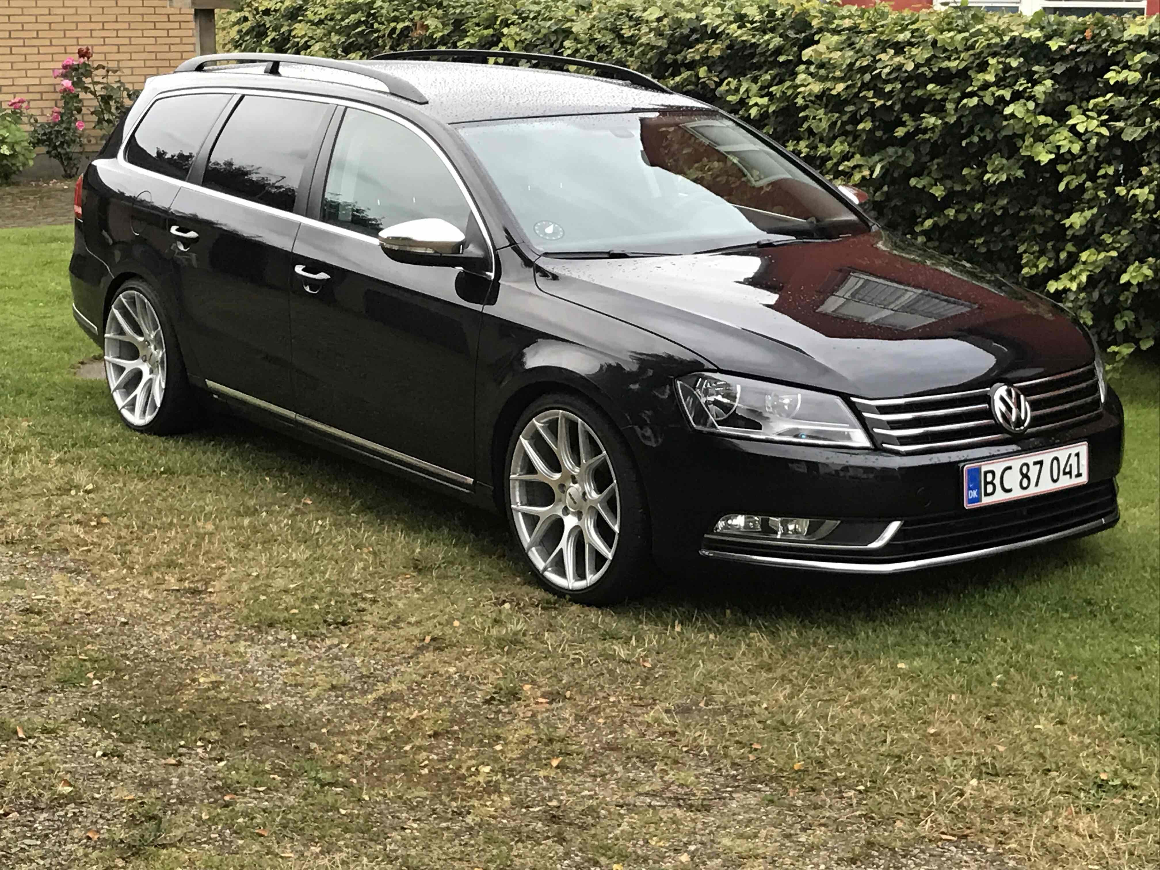 Sort VW Passat fra 2010