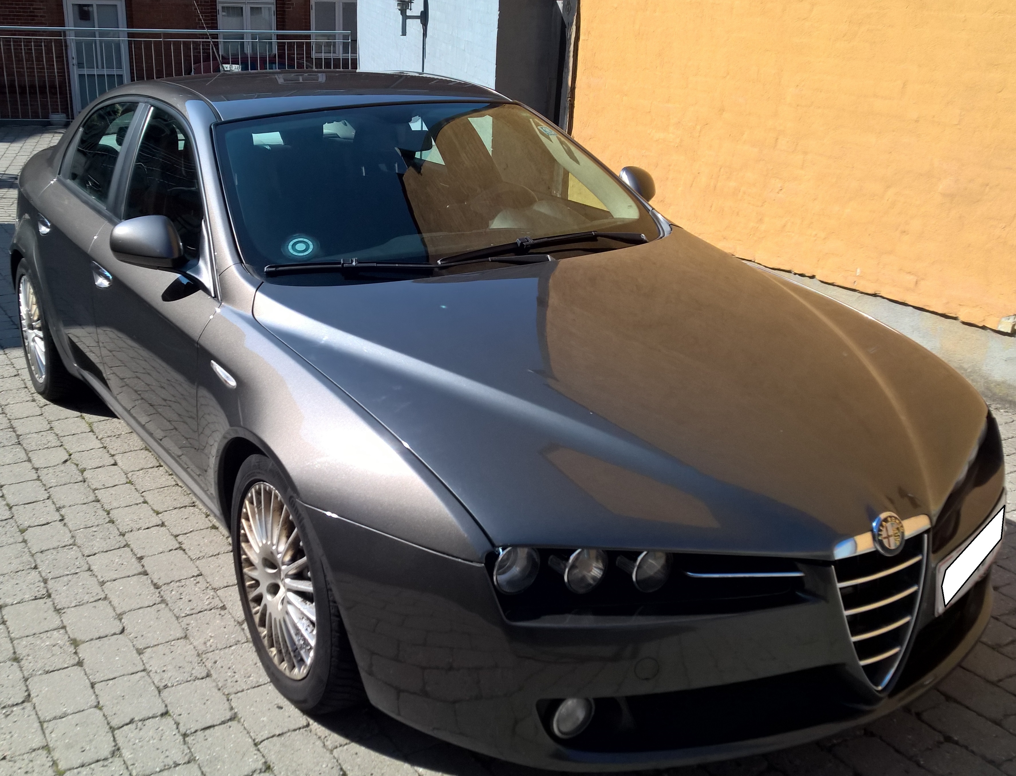 Grå Alfa Romeo 159 fra 2007