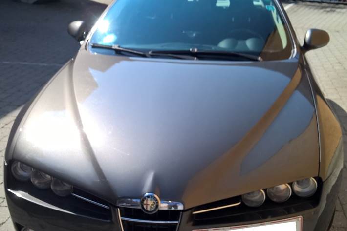 Grå Alfa Romeo 159 fra 2007