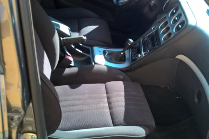 Grå Alfa Romeo 159 fra 2007