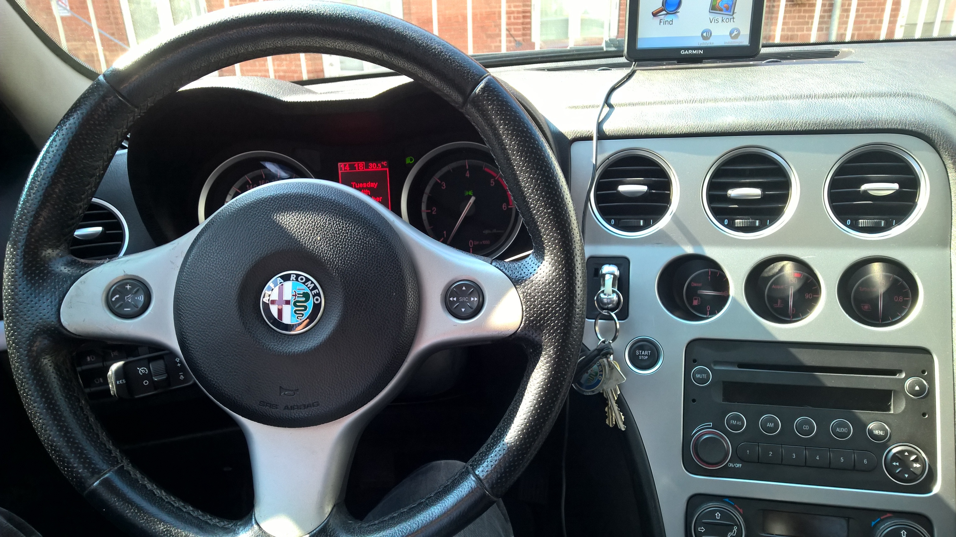 Grå Alfa Romeo 159 fra 2007