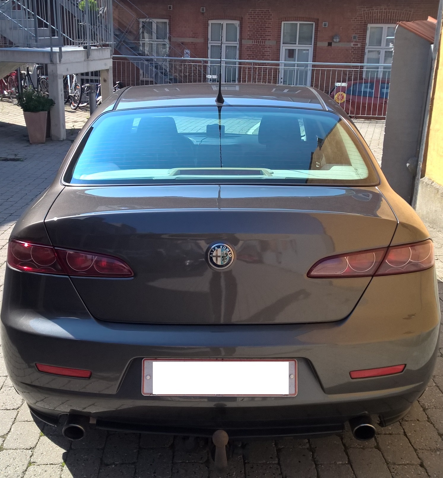 Grå Alfa Romeo 159 fra 2007
