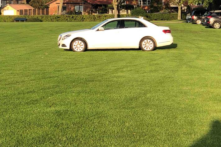 Hvid Mercedes E200 fra 2015