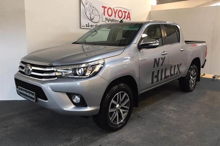 Grå Toyota HiLux fra 2016