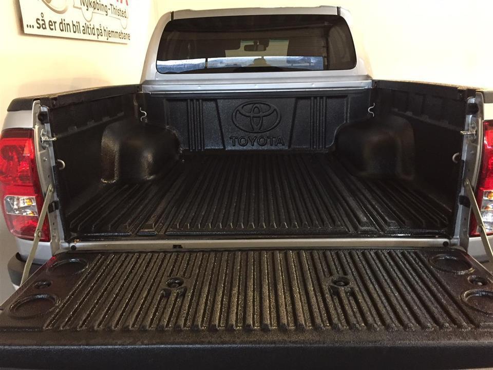 Grå Toyota HiLux fra 2016