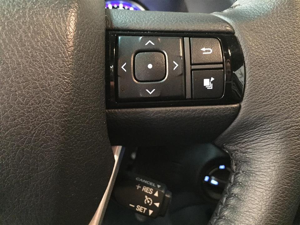 Grå Toyota HiLux fra 2016