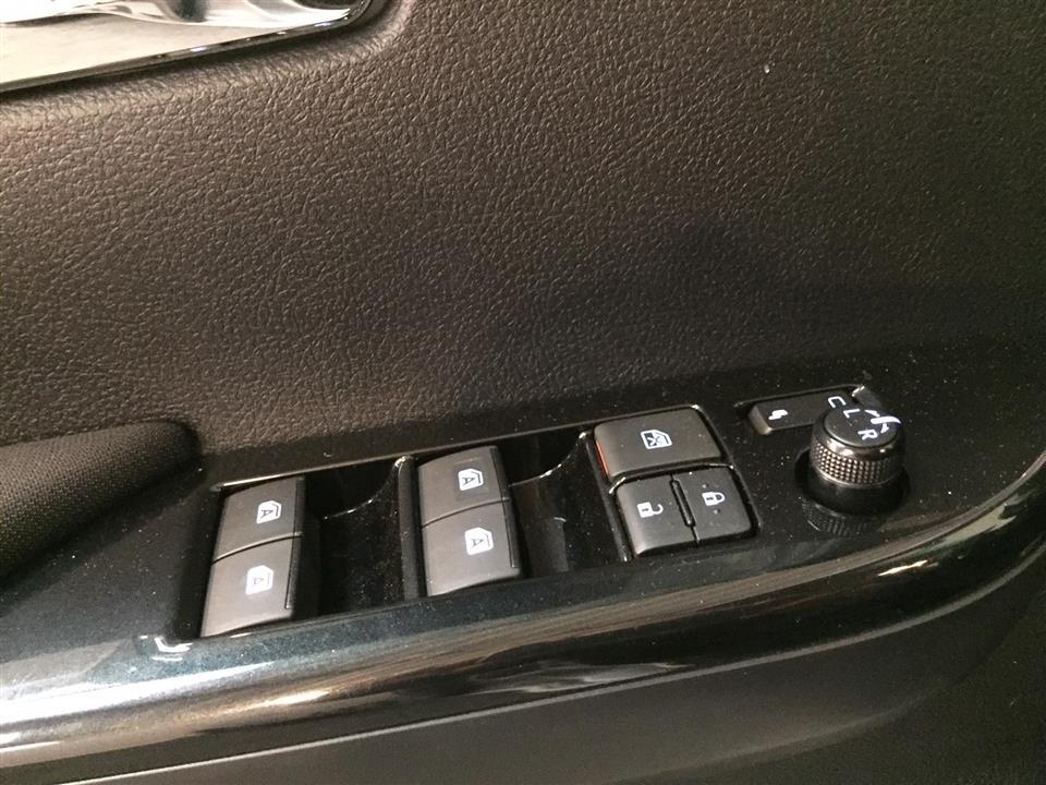 Grå Toyota HiLux fra 2016