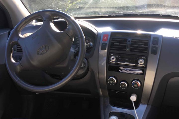 Sølv Hyundai Tucson fra 2005