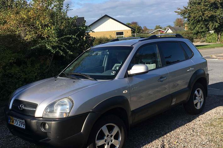 Sølv Hyundai Tucson fra 2005