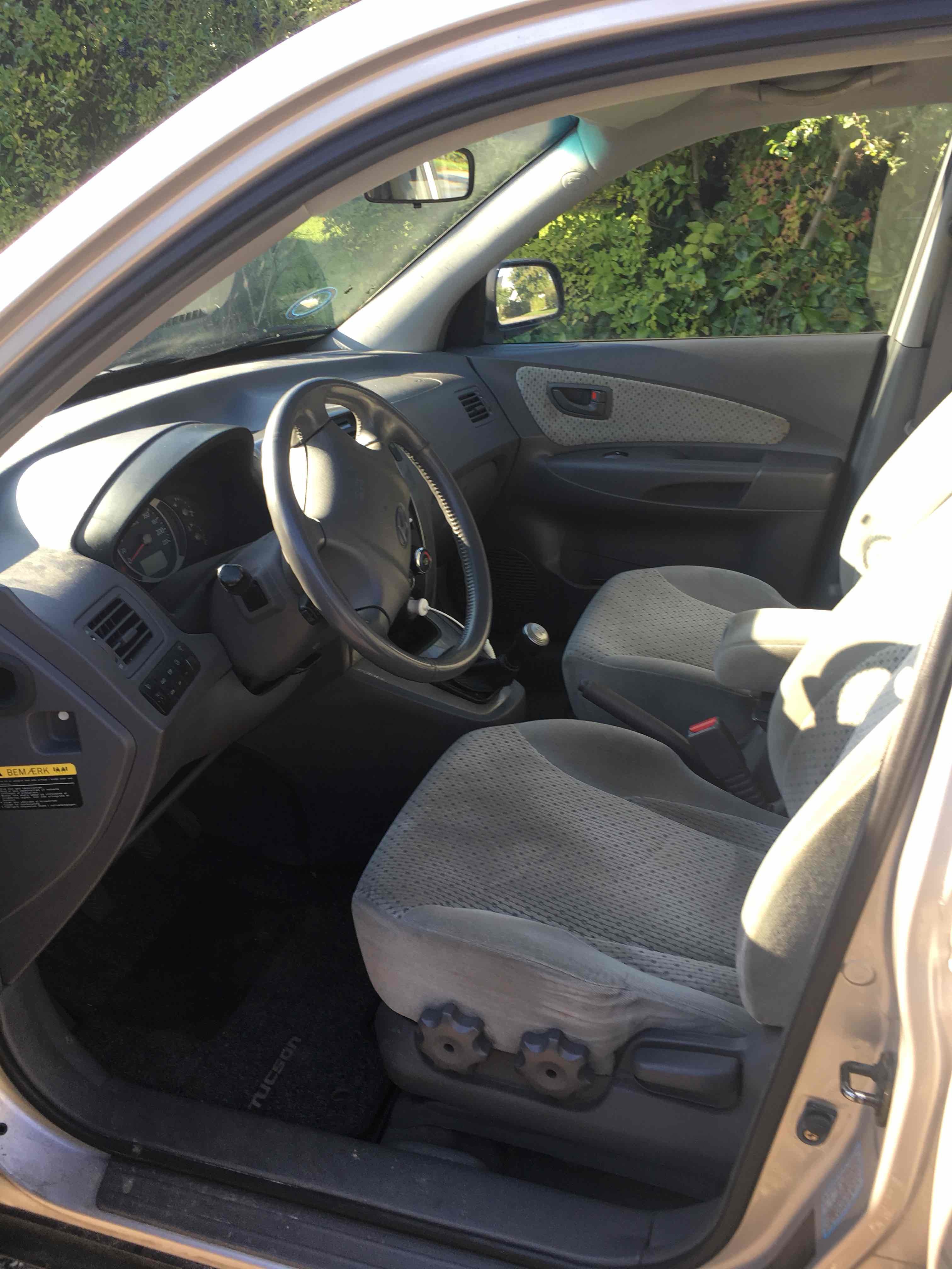 Sølv Hyundai Tucson fra 2005