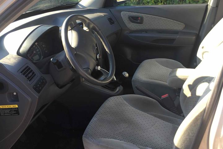 Sølv Hyundai Tucson fra 2005