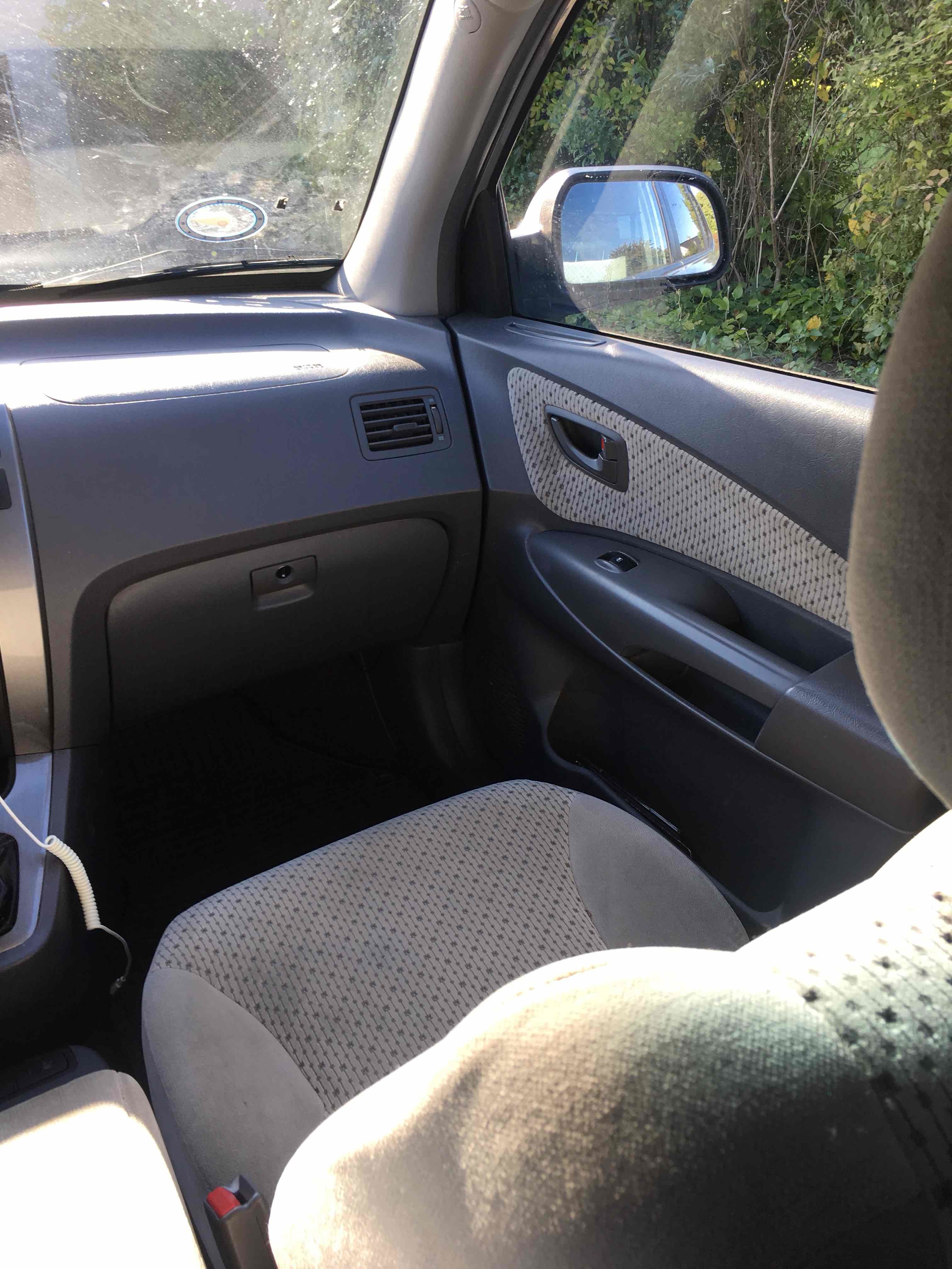 Sølv Hyundai Tucson fra 2005