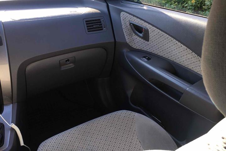Sølv Hyundai Tucson fra 2005