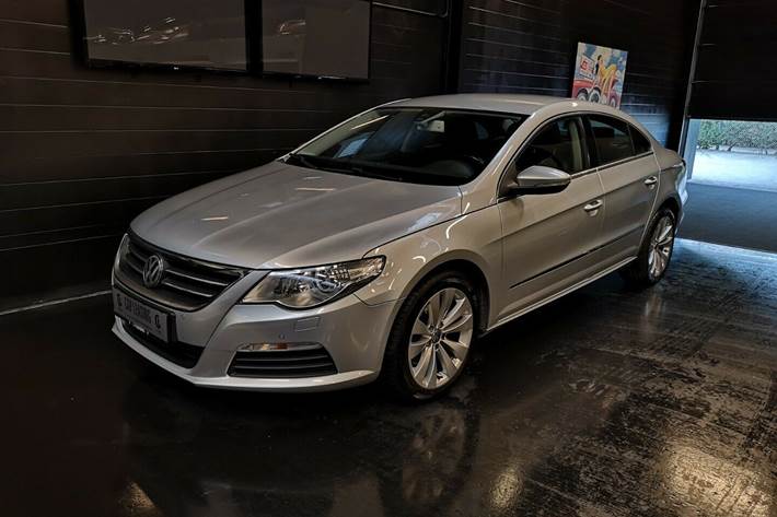 Grå VW Passat CC fra 2011