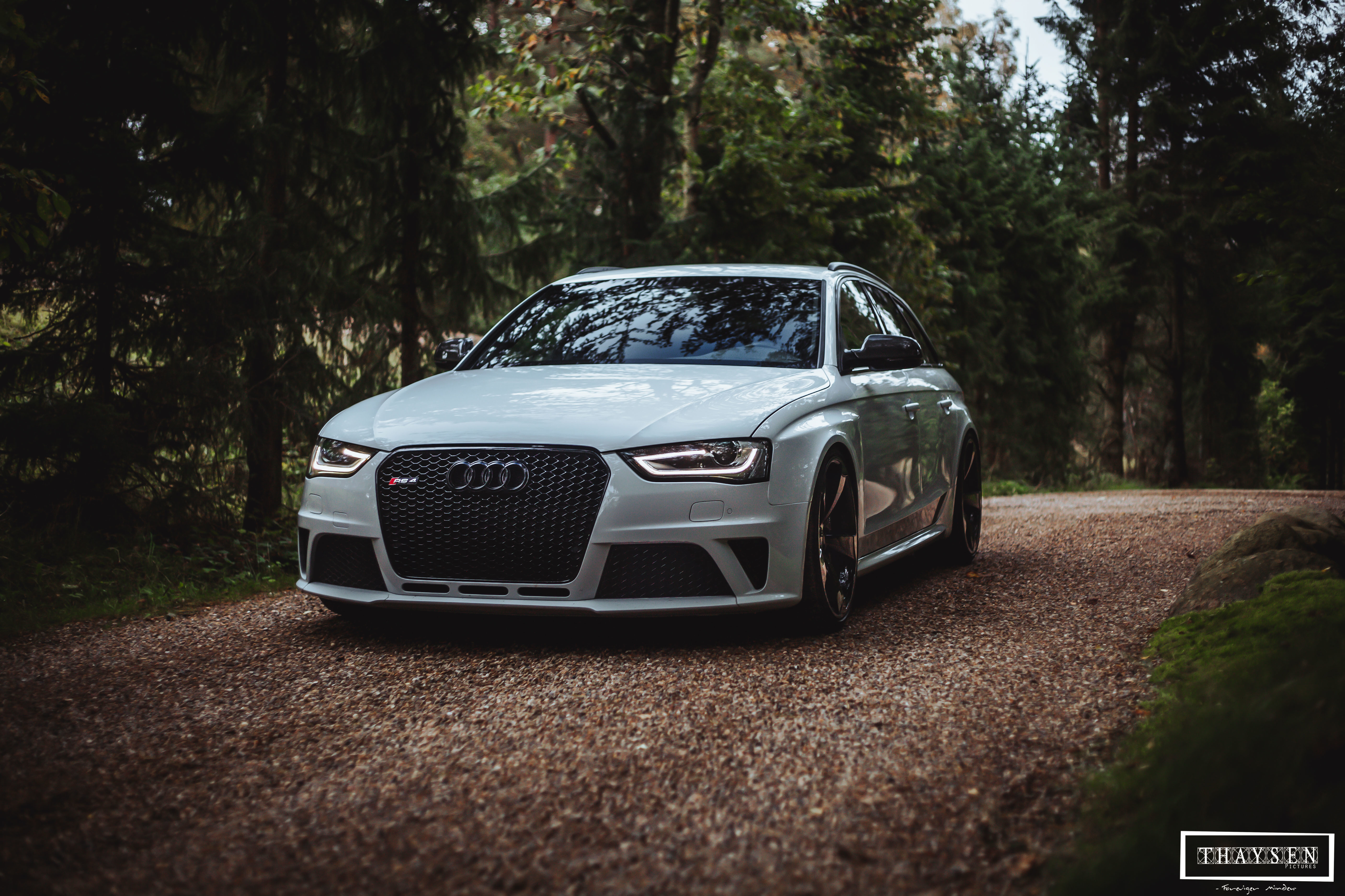 Grå Audi RS4 fra 2012