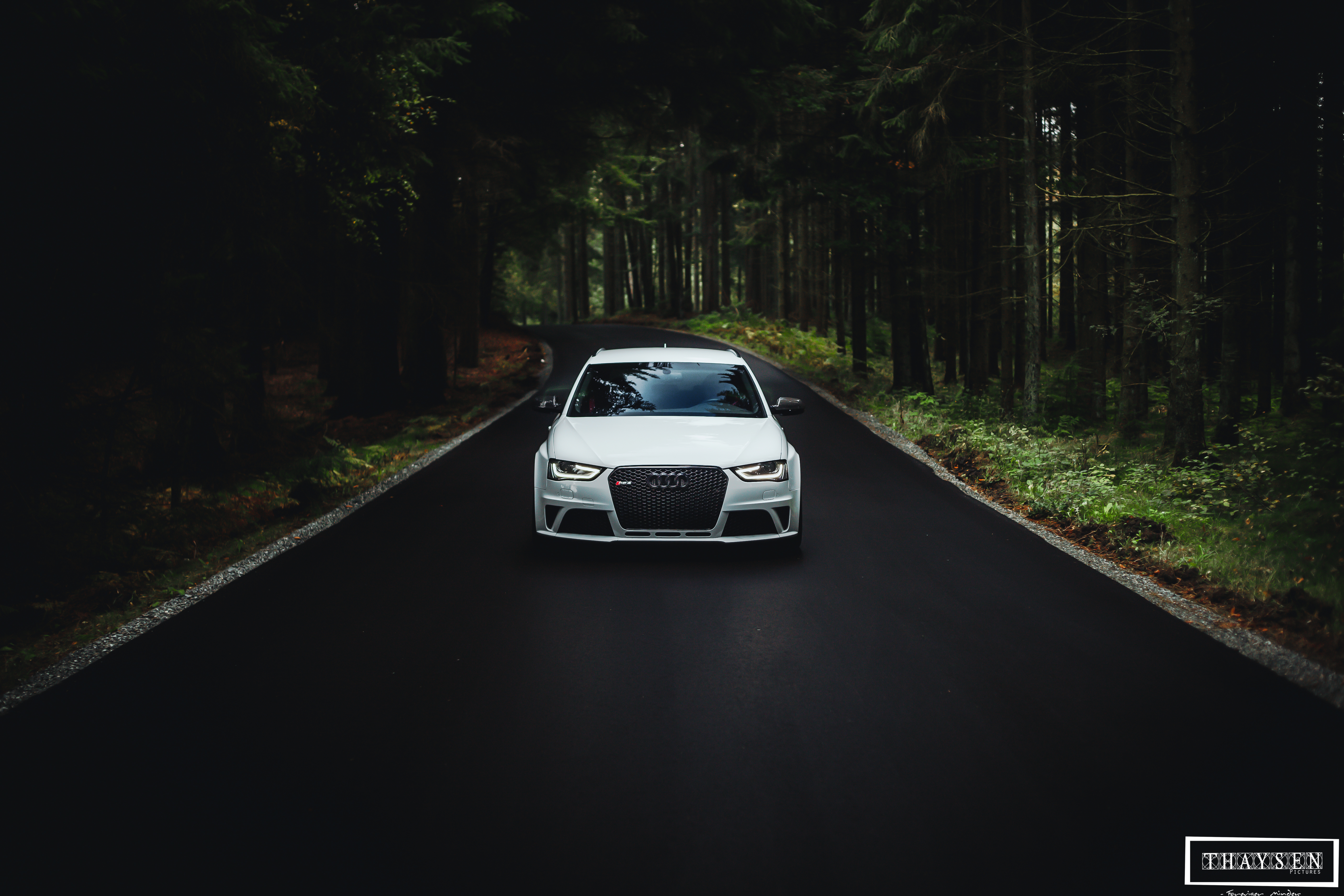 Grå Audi RS4 fra 2012