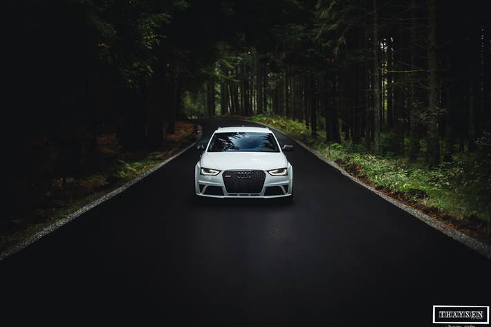 Grå Audi RS4 fra 2012