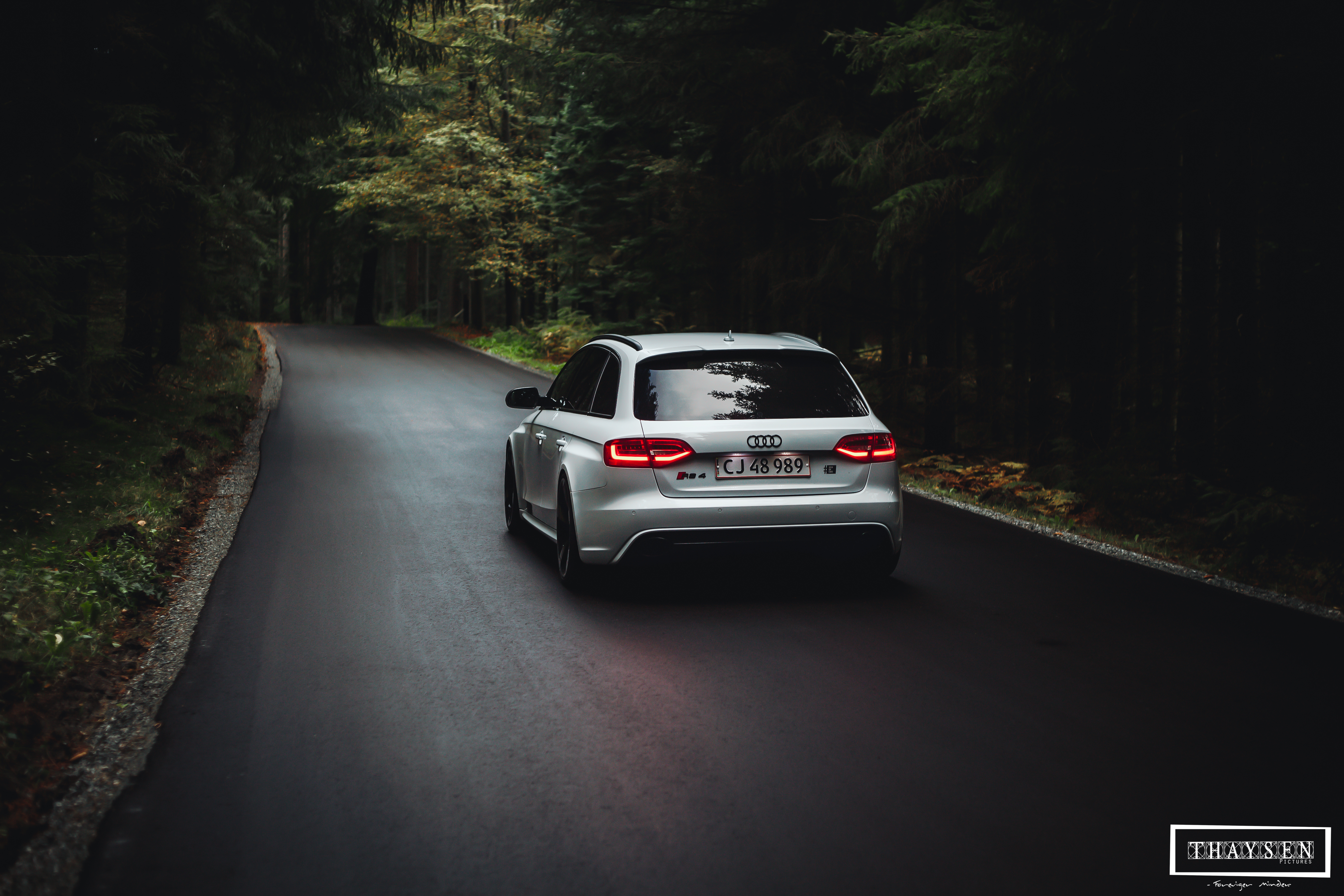 Grå Audi RS4 fra 2012