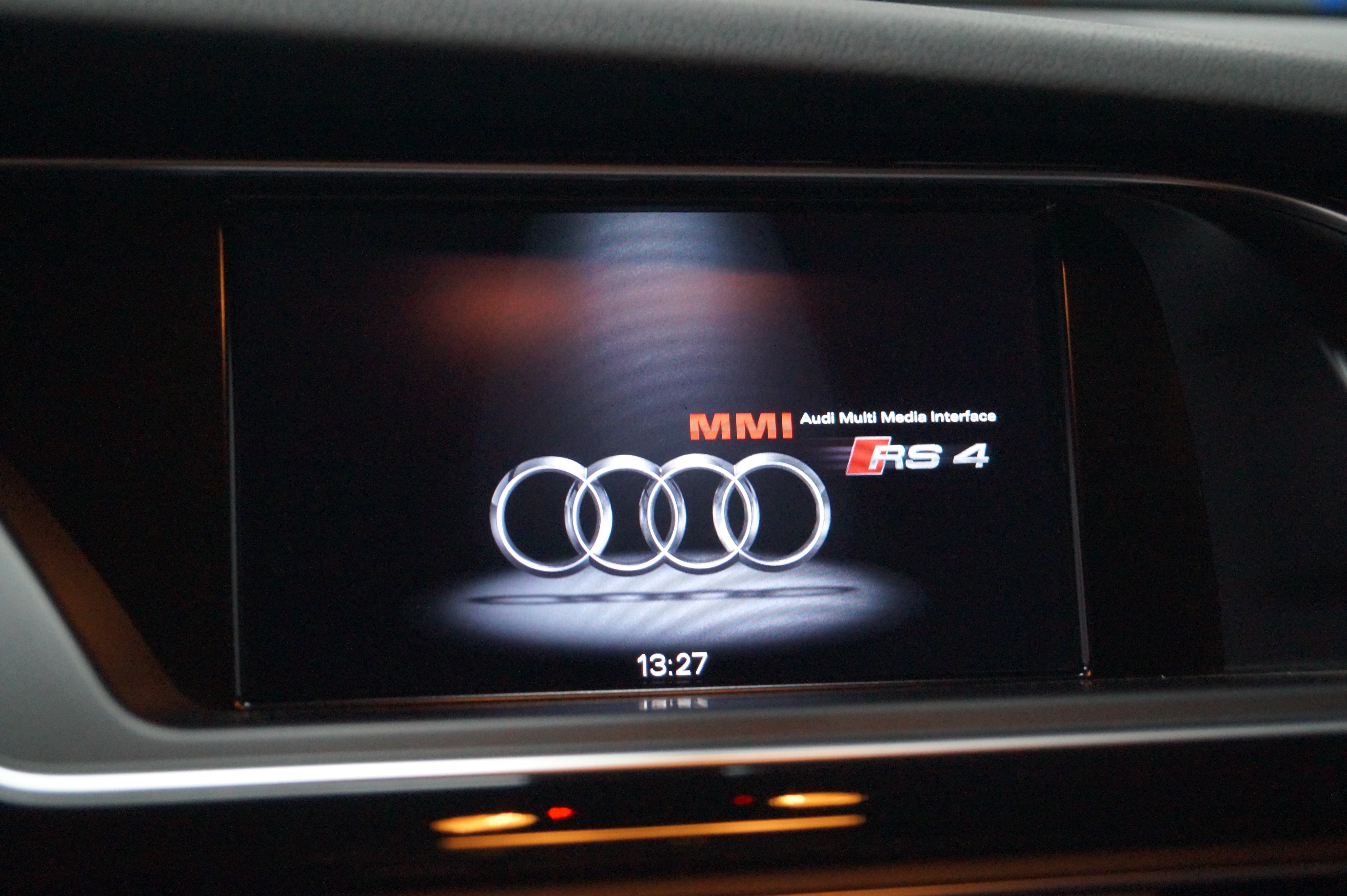 Grå Audi RS4 fra 2012