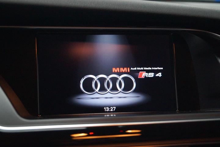 Grå Audi RS4 fra 2012