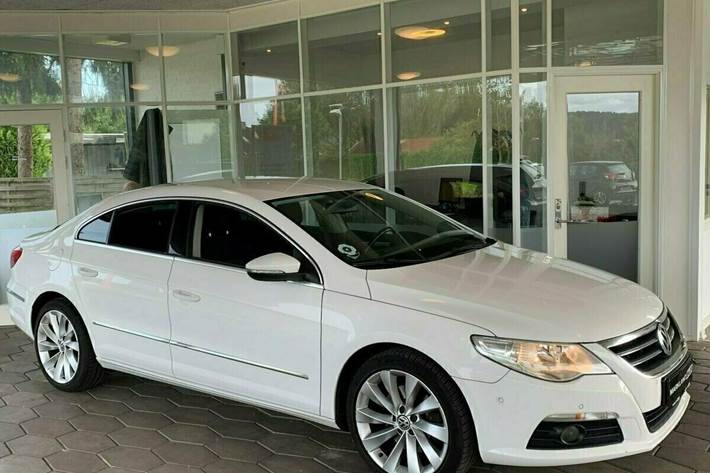 Grå VW Passat CC fra 2010