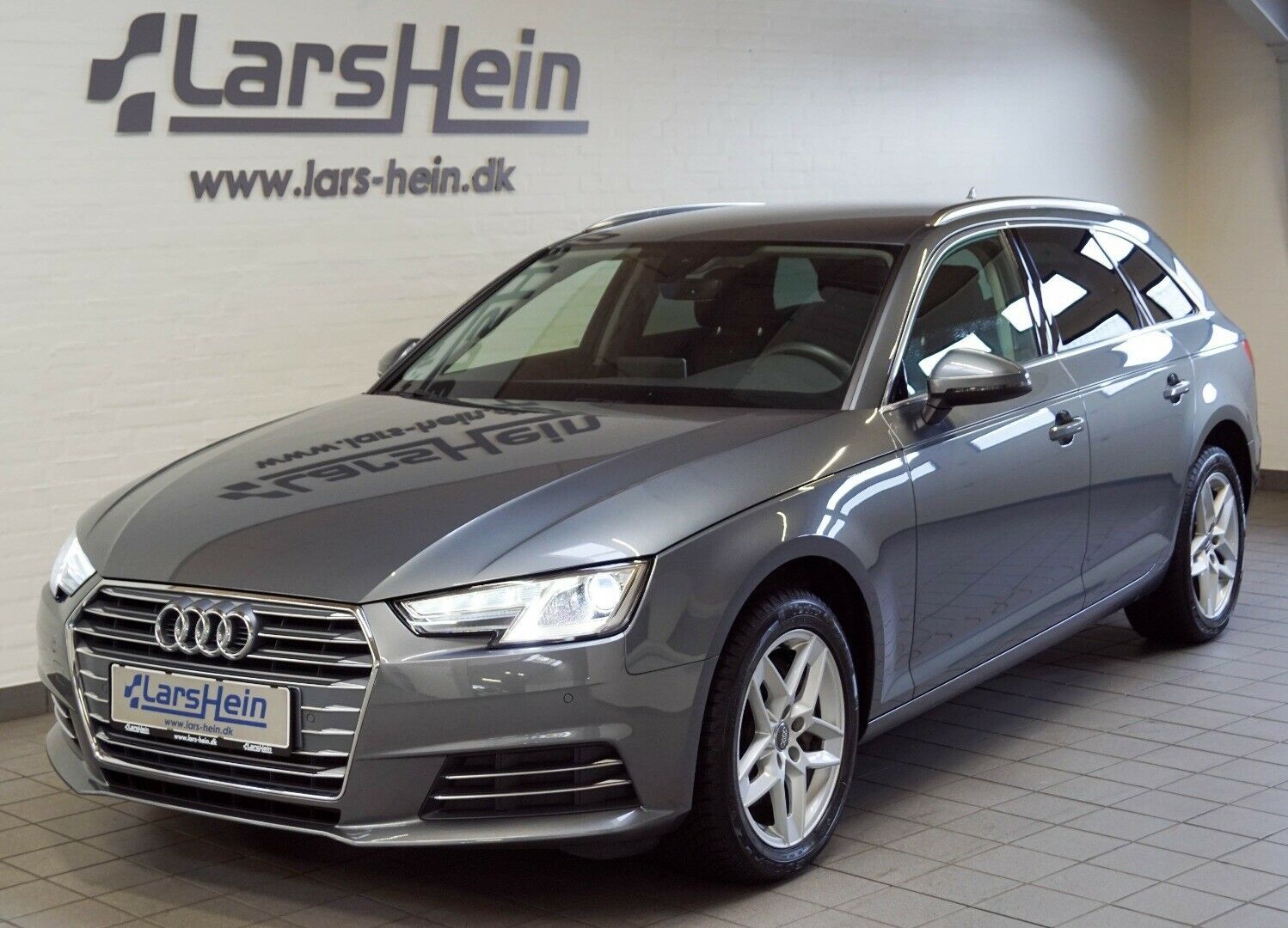 Grå Audi A4 fra 2018