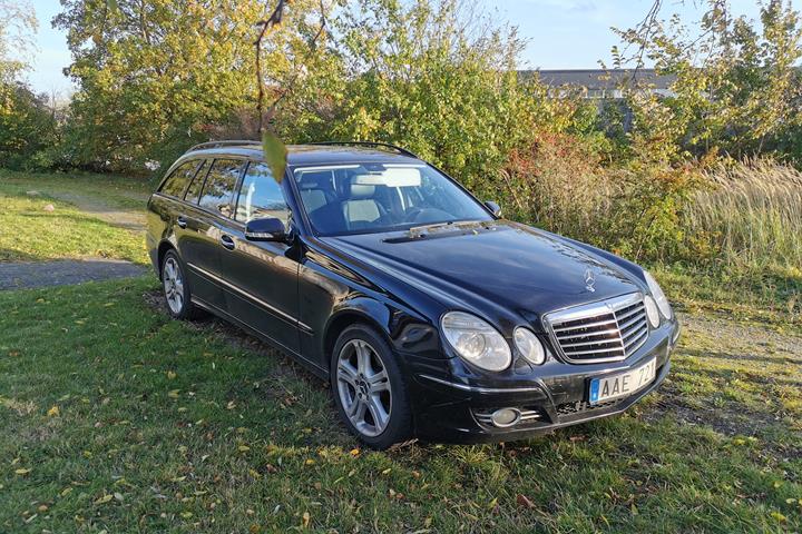 Sort Mercedes E200 fra 2006