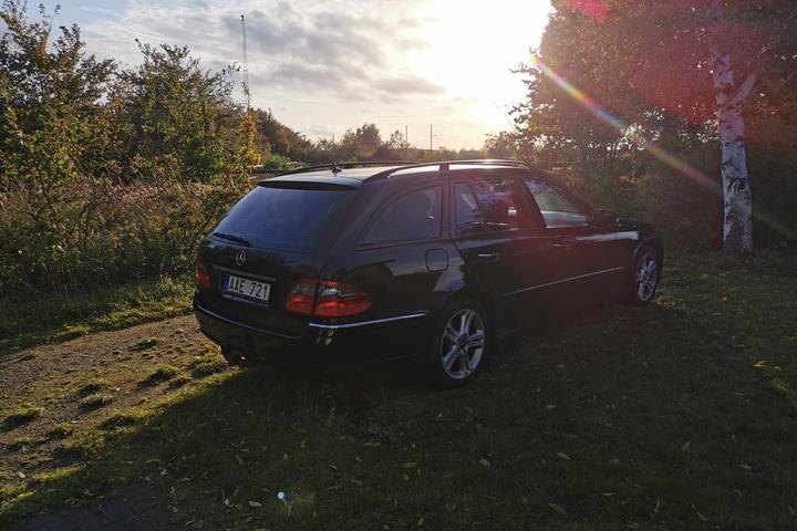 Sort Mercedes E200 fra 2006